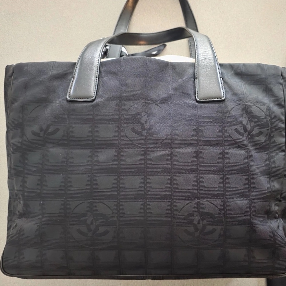 CHANEL Black Travel Line Quilted Bag and Wallet with Generic Bow - Picture 4 of 10